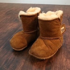Baby sheepskin boots